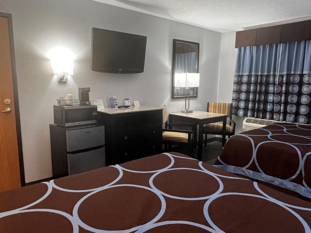 Hotel Super 8 By Wyndham Cleveland Tx Zewnętrze zdjęcie