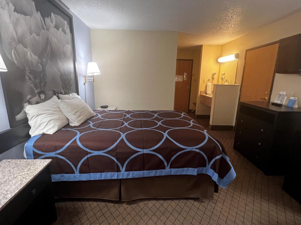 Hotel Super 8 By Wyndham Cleveland Tx Zewnętrze zdjęcie