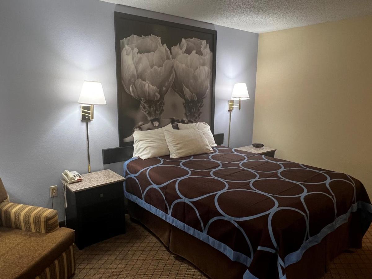 Hotel Super 8 By Wyndham Cleveland Tx Zewnętrze zdjęcie