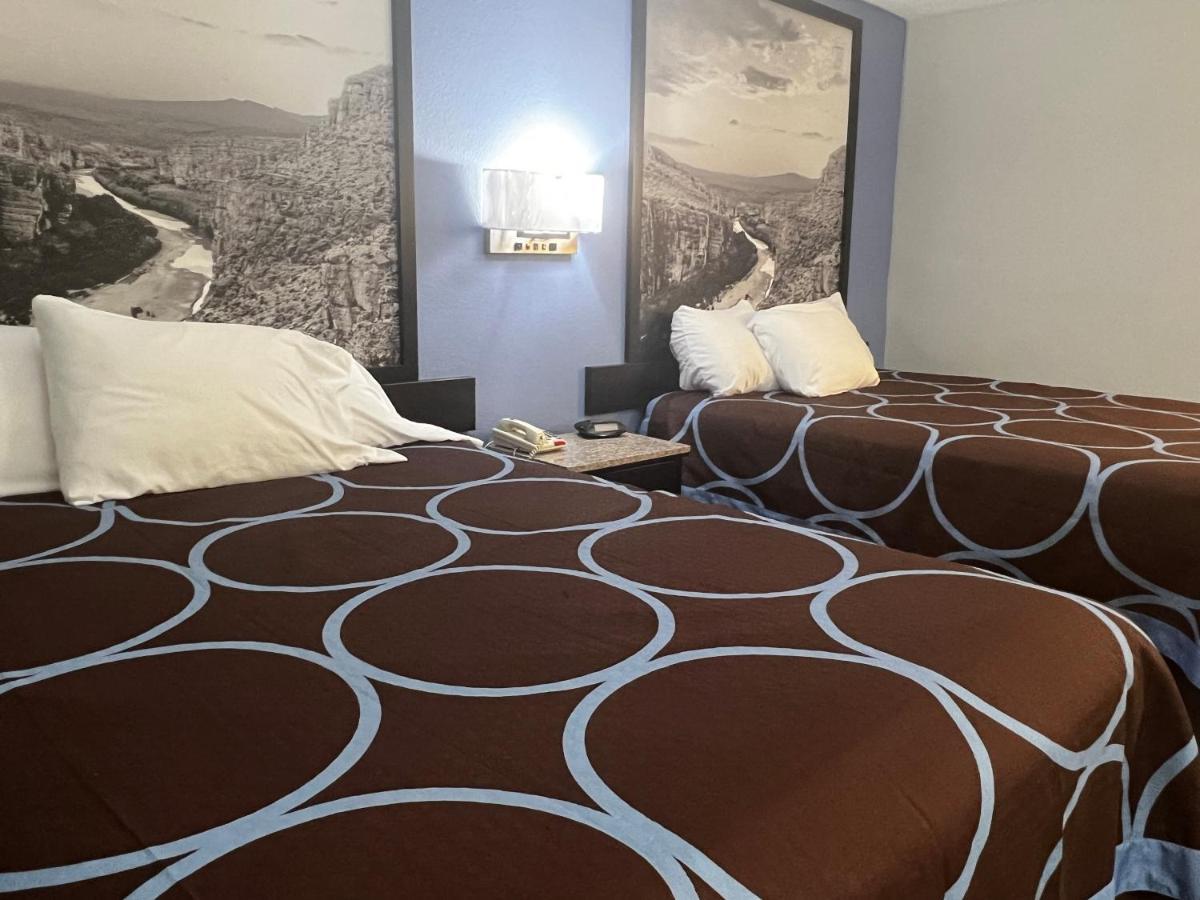 Hotel Super 8 By Wyndham Cleveland Tx Zewnętrze zdjęcie