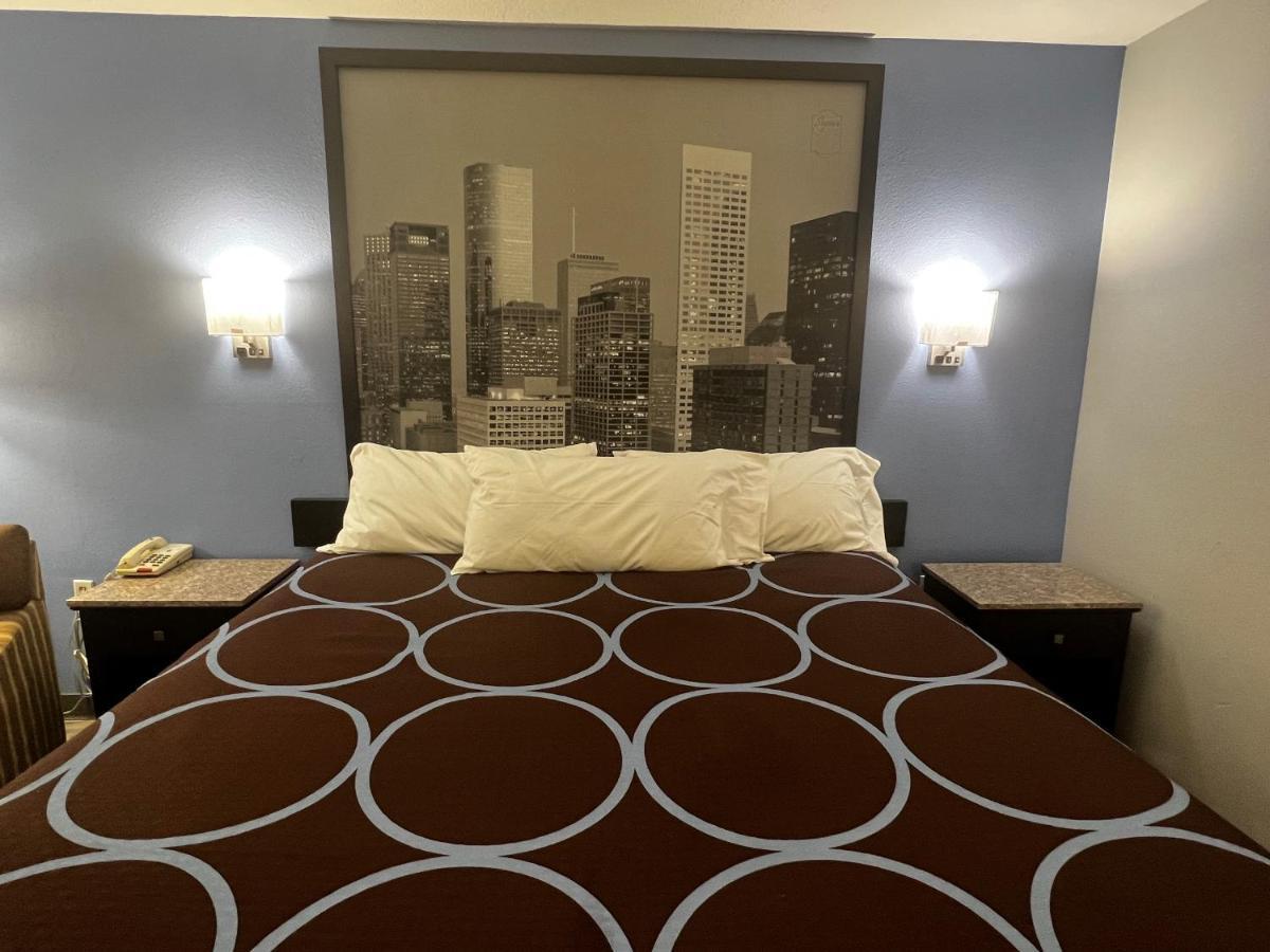 Hotel Super 8 By Wyndham Cleveland Tx Zewnętrze zdjęcie