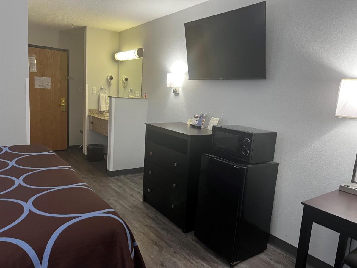 Hotel Super 8 By Wyndham Cleveland Tx Zewnętrze zdjęcie